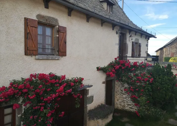 بيت للعطل Maison Confort Calme Vallee Du Lot Proche De En Aveyron
